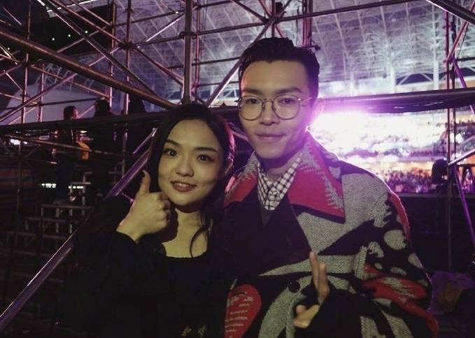 徐佳莹晒合照悼念方大同：我会继续听你的莹晒音乐音乐