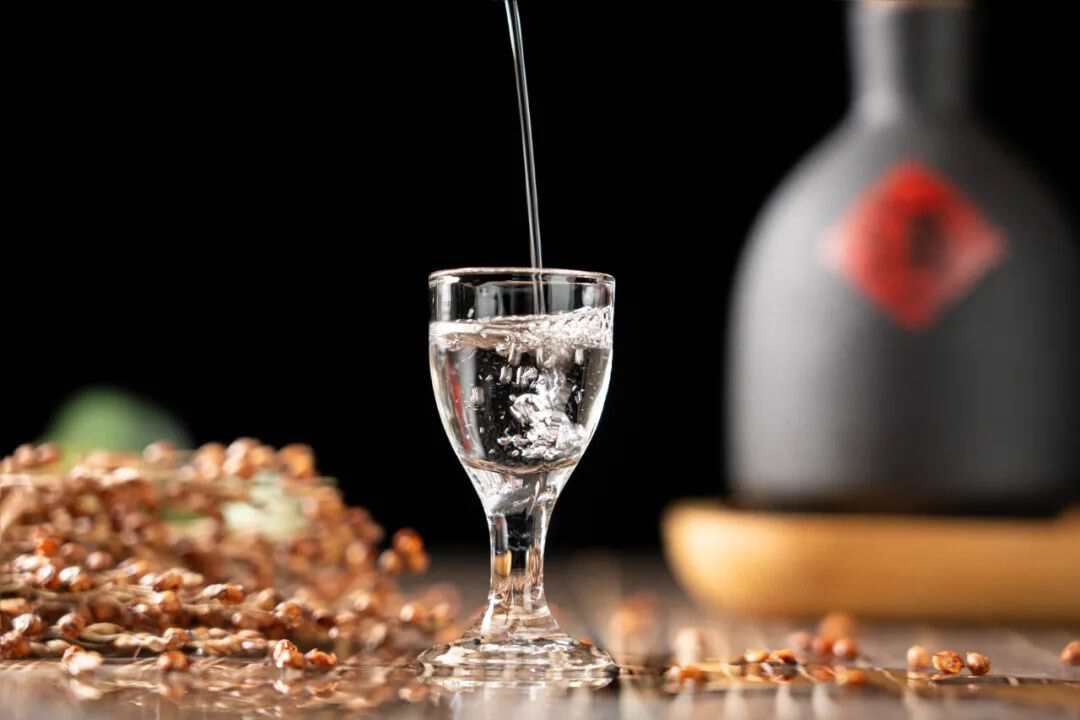 团体反弹，白酒的调整与耐性
