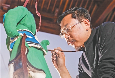 精研技艺 让千年岩画“会呼吸”