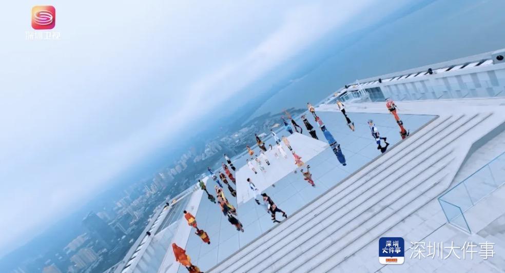 央视五四晚会初次走出演播厅 深圳城市地标、明星机器人露脸