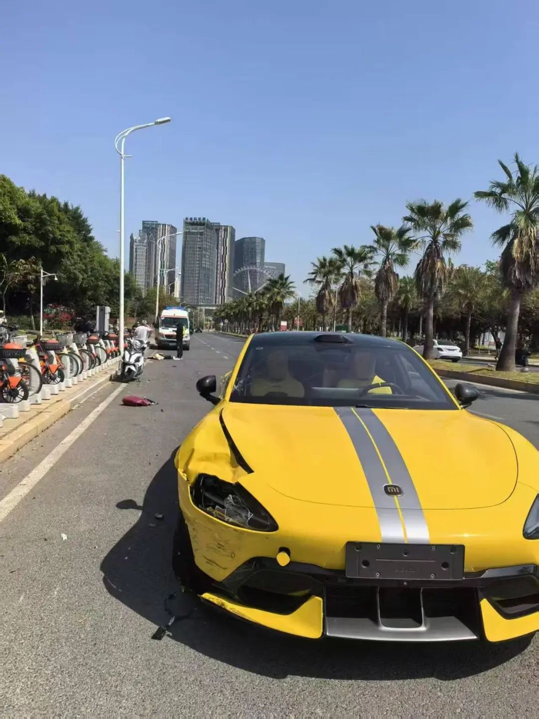 时速高达150公里？小米SU7 Ultra撞飞电动自行车，视频曝光！警方最新回应