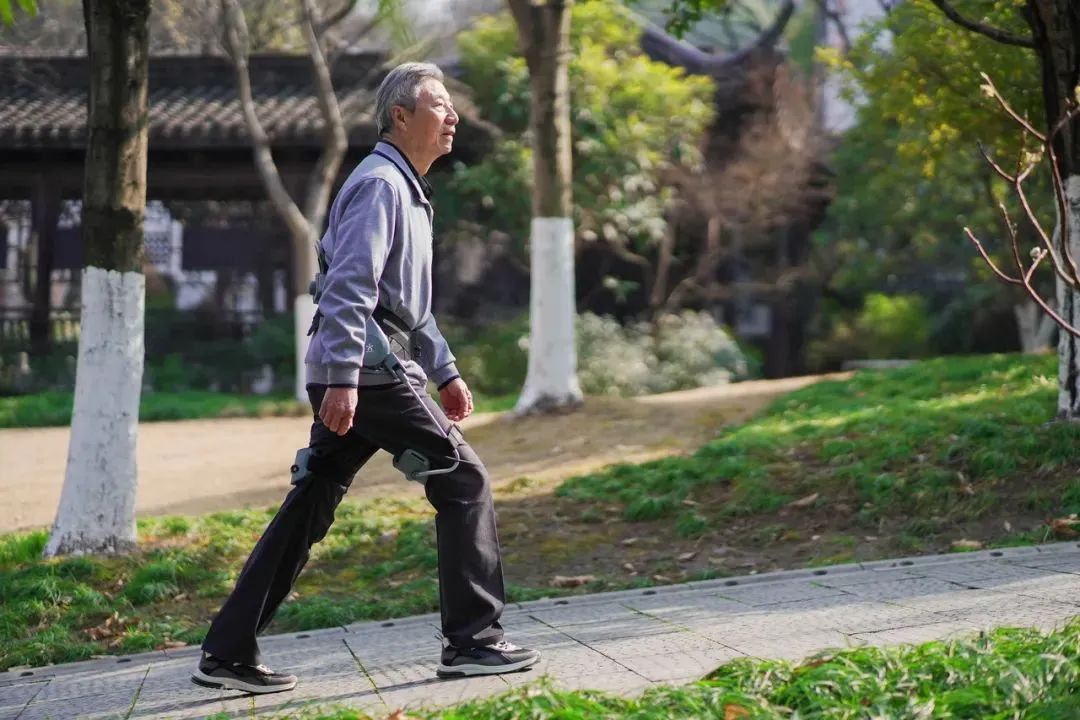 15秒售罄！爬楼“神器”开卖 “连样机都卖完了”！网友：我也需求