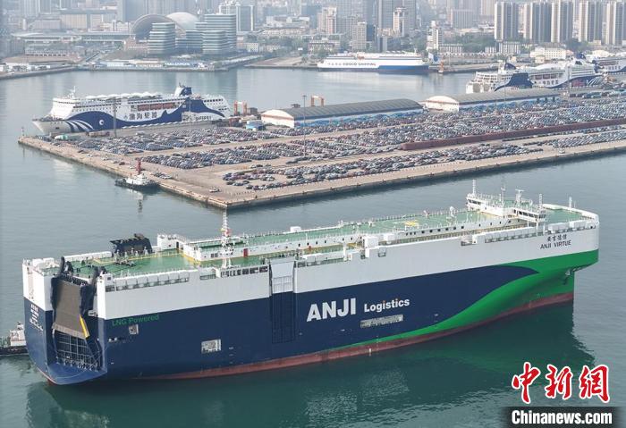 LNG双燃料远洋轿车运输船“安吉德信”轮在烟台港首航