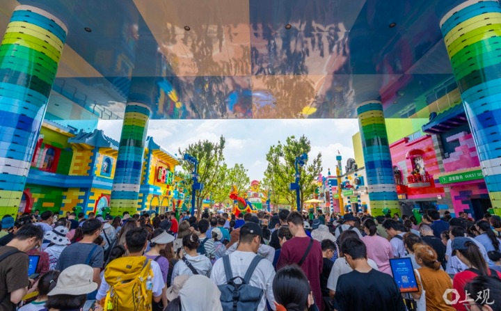城事｜3天前门票可全额退！上海乐高乐土继续内测，抢手项目排队40分钟