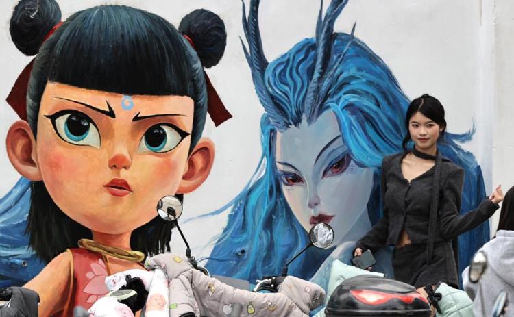 لوحة جدارية لفيلم الرسوم المتحركة الشهير "نه تشا 2" في وسط الصين