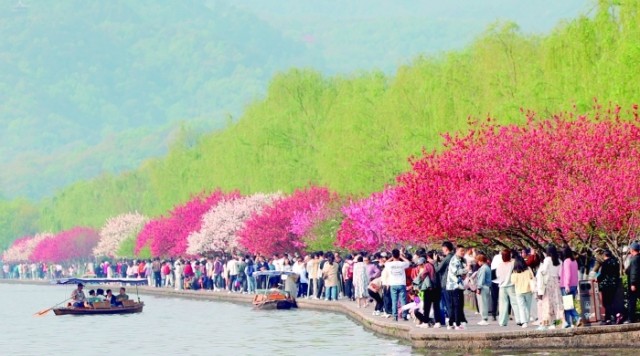 清明假日带动“春日经济” 文旅热折射消费市场巨大潜力