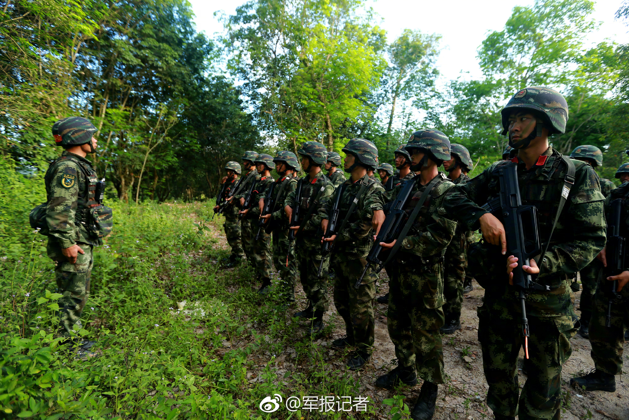 十四届全国人大三次会议举办新闻发布会