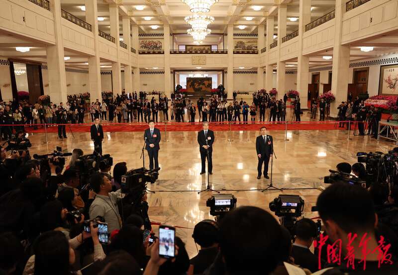 全国政协十四届三次会议首场“委员通道”亮点回忆