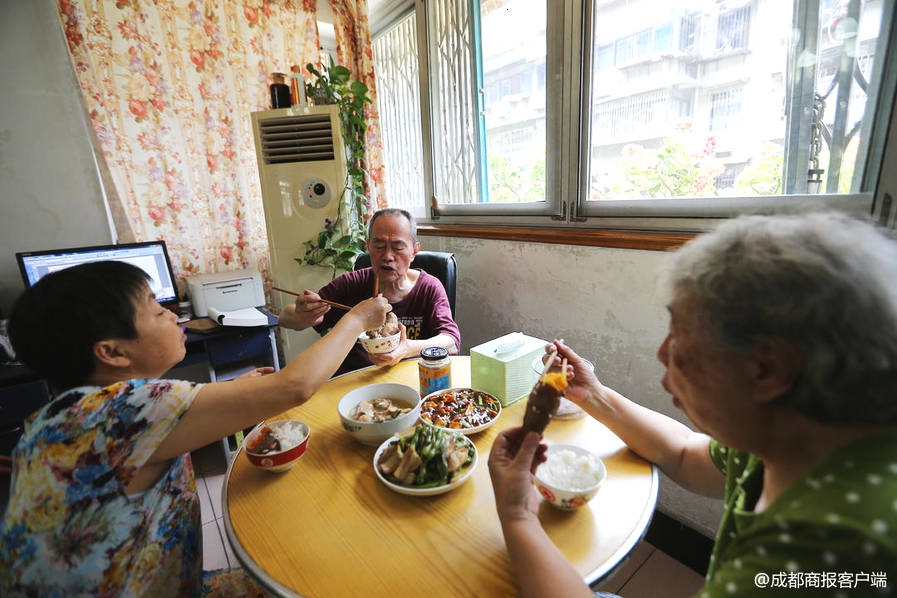 【黑料av吃瓜操逼网】深化一线明察暗访 节前通报加强提示 紧抓节点整治“四风”恶疾