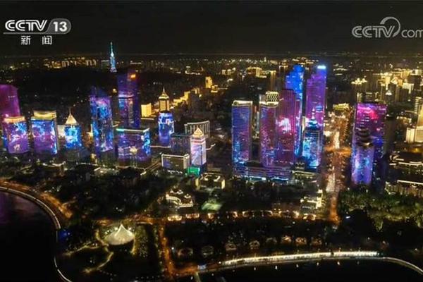 “五一”假日估计日均215万人次出入境