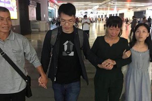 【17位黑暗料理专家在线观看电影】冯提莫和周传雄是什么梗