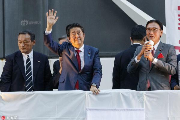 长安轿车董事长朱华荣：未来的轿车是“可进化的智能轿车机器人”