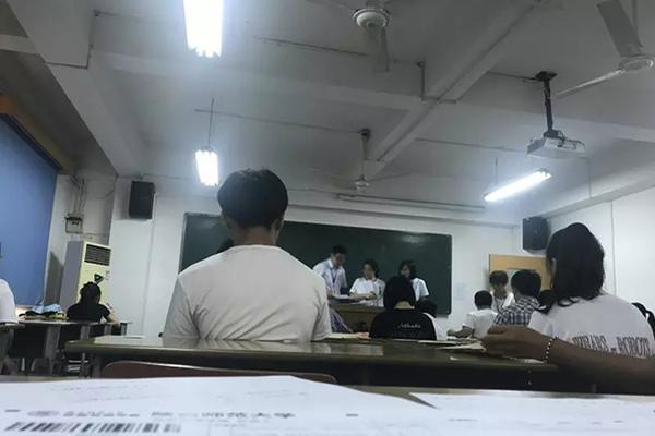 【呱呱吃瓜爆料黑料网曝门黑料】大变样！赛琳娜近况曝光
