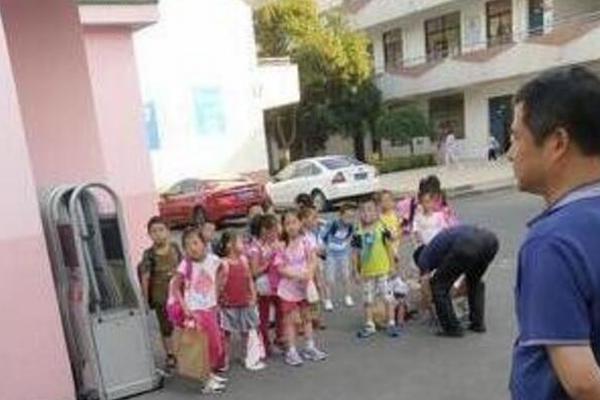 【今日大乱斗吃瓜】金正恩辅导朝鲜人民军特战部队归纳练习
