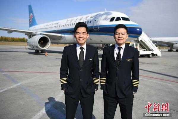 第41次南极调查丨“雪龙2”号停靠澳大利亚霍巴特港