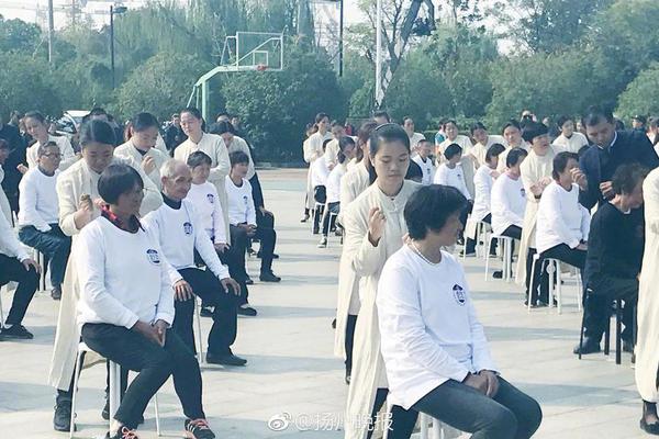 漳州开发区：分神驾驭撞护栏 闯祸逃逸悔不应（视频）