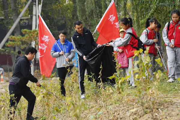 “玲龙一号”全球首堆首台主泵完结吊装