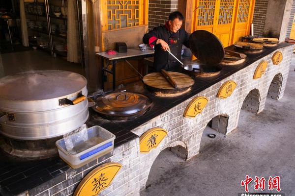 杨铭宇黄焖鸡“塌房”，问题不在后厨在办理