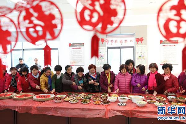 【51吃官网】“京铁乐游”银发旅行列车首发