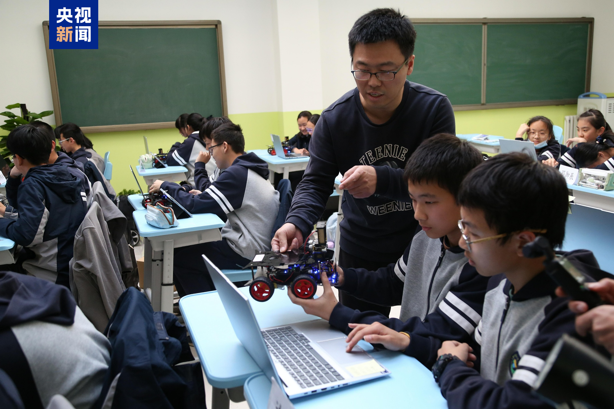 北京市中小学将打造第一批11个AI使用场景