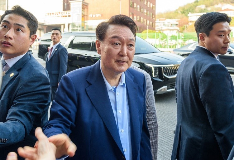 韩媒：尹锡悦初次刑事审判定于14日举办，若罪成或许面对终身拘禁或死刑