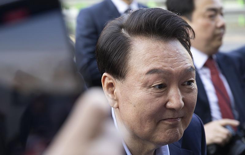 被弹劾后再上审判台 尹锡悦内争案首场公判前瞻