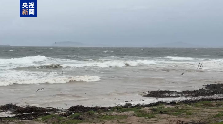 南非西开普省多地强降雨 气象局发布灾祸警报
