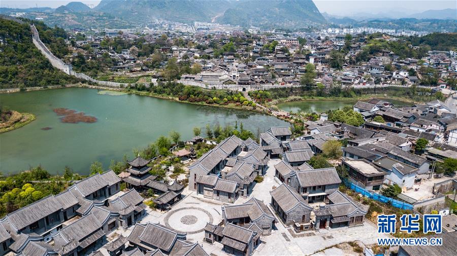 入出境“双向奔赴”　“五一”旅行商场热度攀升