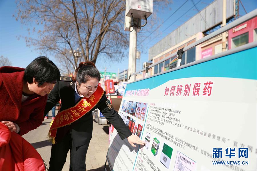 恒生指数低开2.14% 恒生科技指数跌2.66%