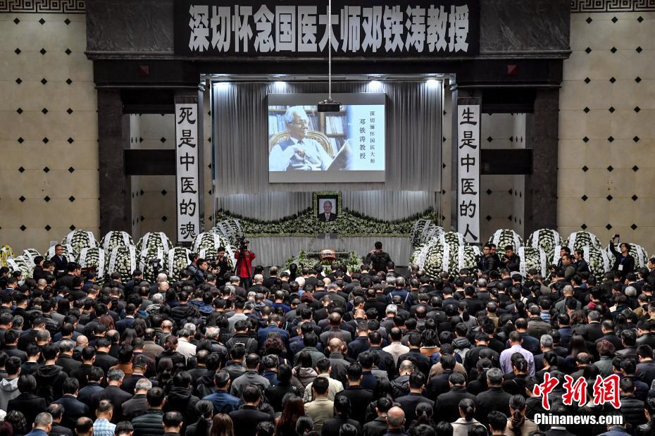 【黑料不打烊 吃瓜曝光】一声“不痛”听得眼泪下来了！4岁双胞胎捐髓救妈妈